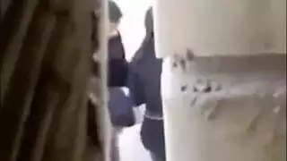  ابنة العم المحجبة محاصرة ويتم إثارتها في لقاء عطلة سري
