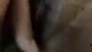 نادية تمارس الجنس الفردي بالخيار قبل أن تأخذ قضيبًا غليظًا