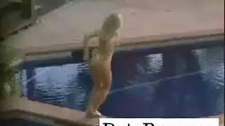 جلسة مص قضيب مكثفة تنتهي بقذف كثيف على الوجه