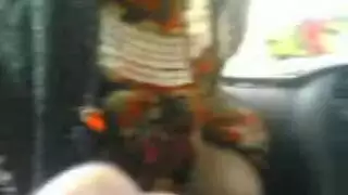 نيك قحبة كويتية بطيزها داخل السيارة