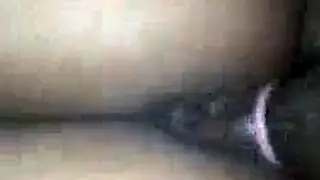 سمراء ممتلئة المنحنيات تحصل على فتحة شرجها ممتدة بقضيب صلب