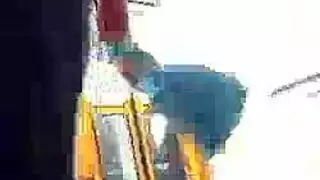 مارتينا بيلا ذات الصدر الكبير تخلع جواربها، وهي متلهفة للنشوة الجنسية الصريحة