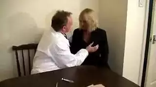 جلسة نيك حلق عميق للجدة الشقراء