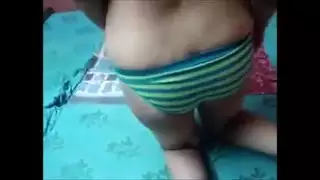 عاهرة عربية بيضاء ممتلئة الجسم تتوق للجنس الصريح والإثارة