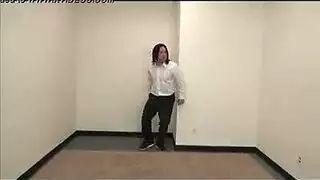 أم مثيرة تخون وتأخذ قضيبًا كبيرًا خلف ظهر زوجها