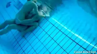 شرج تحت الماء وضخ مهبل مع نجمة غريبة