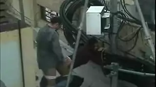 رجل ينيك زوجته فوق السطح تصوير خفي