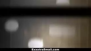 واحدة من أكثر الممثلات الإباحية إثارة تأخذ عضواً ذكرياً كبيراً